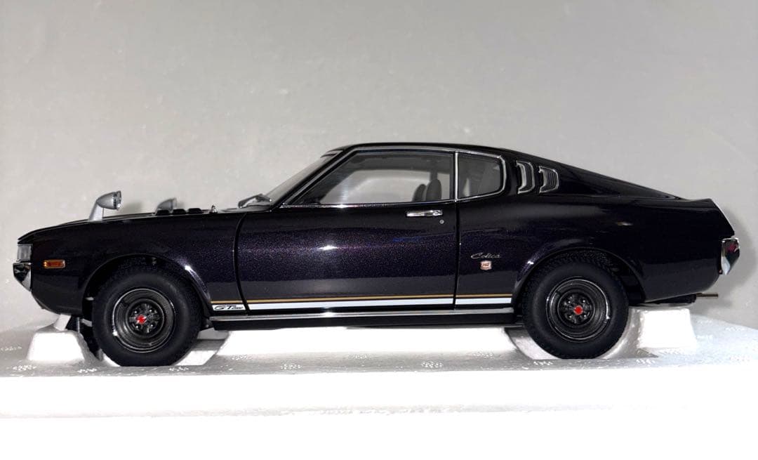 オートアート トヨタセリカ2000GT リフトパック 1/18 Aa