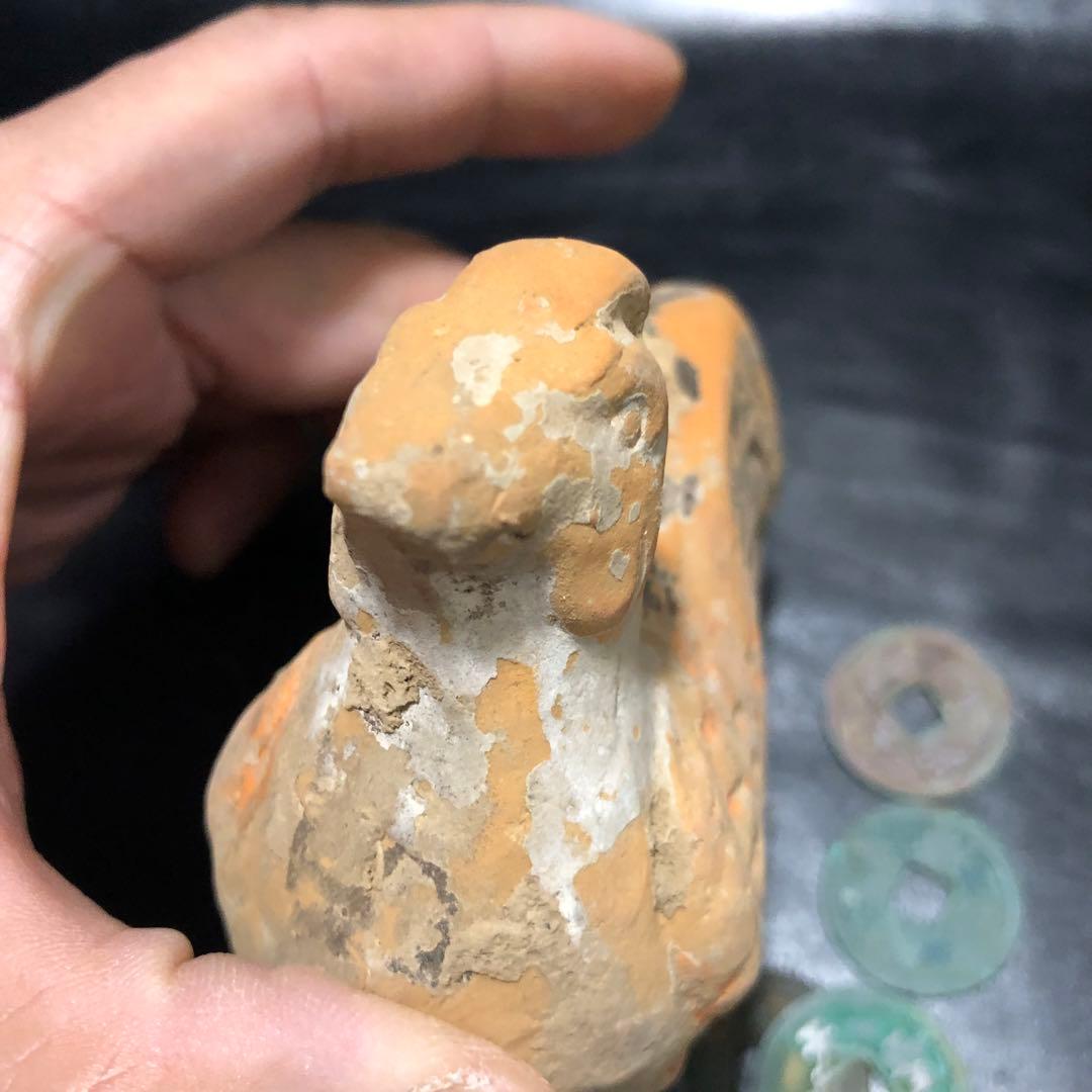 ◼️蔵から中国古銭と一緒の箱から出てきた5体の内の1体　鶏ニワトリ中国古美術土器