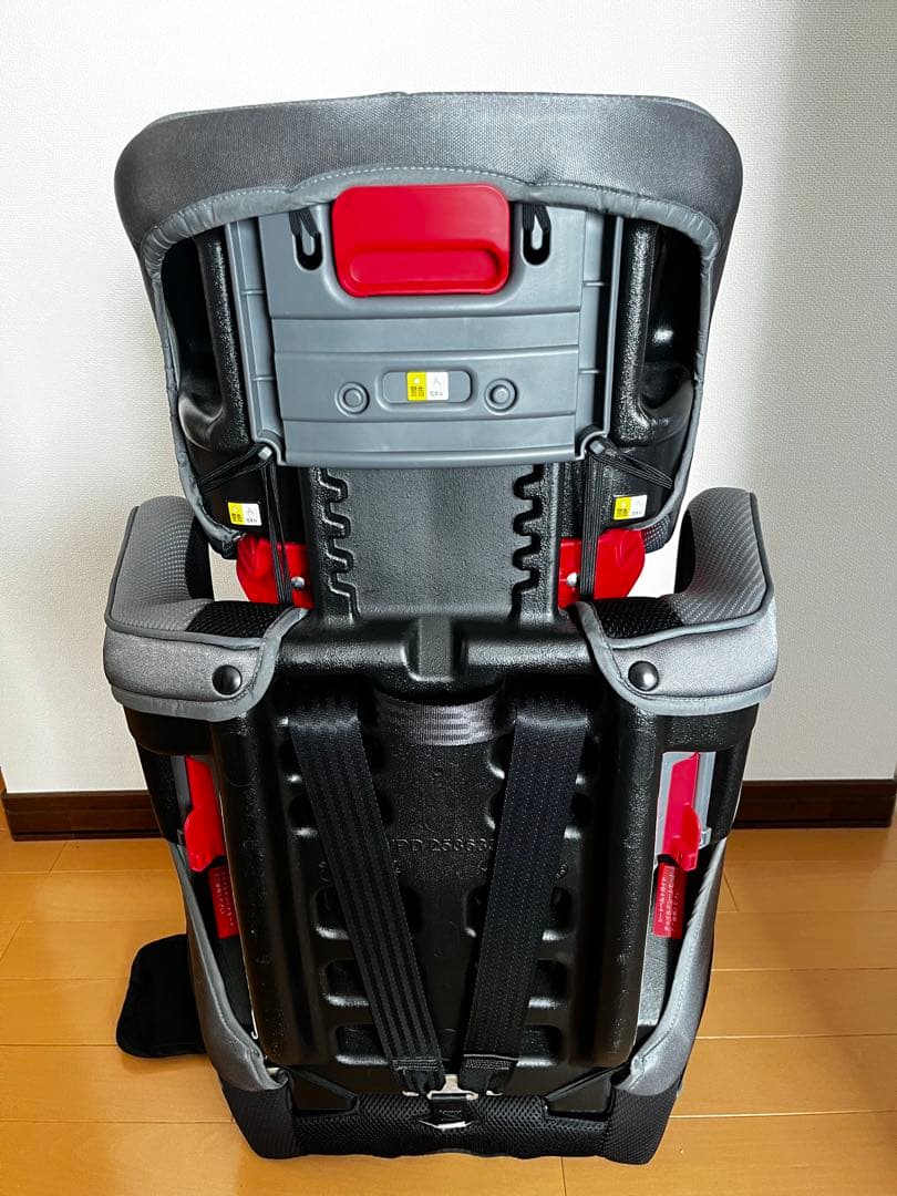 アップリカ　エアグルーヴ　ジュニアシートカップホルダー付き