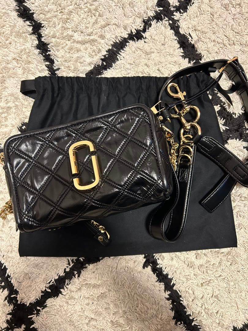 MARC JACOBS ブラックキルティングレザーショルダーバッグ