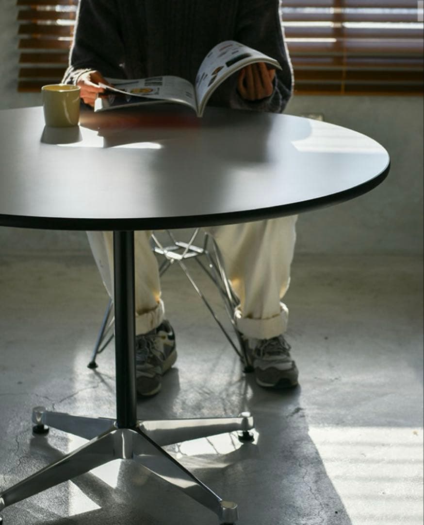 ハーマンミラー 円形 ダイニングテーブル 106.5×H70cm