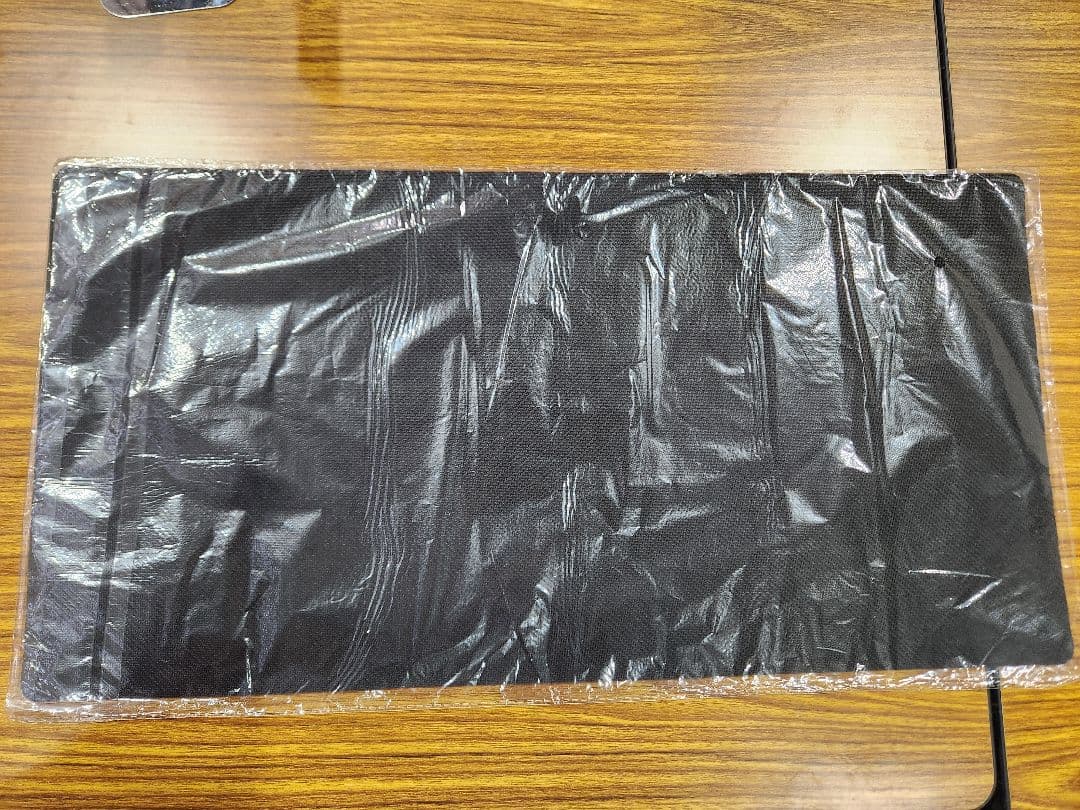 《息詰まる徴税》 箔押し プレイマット　MTG 未開封