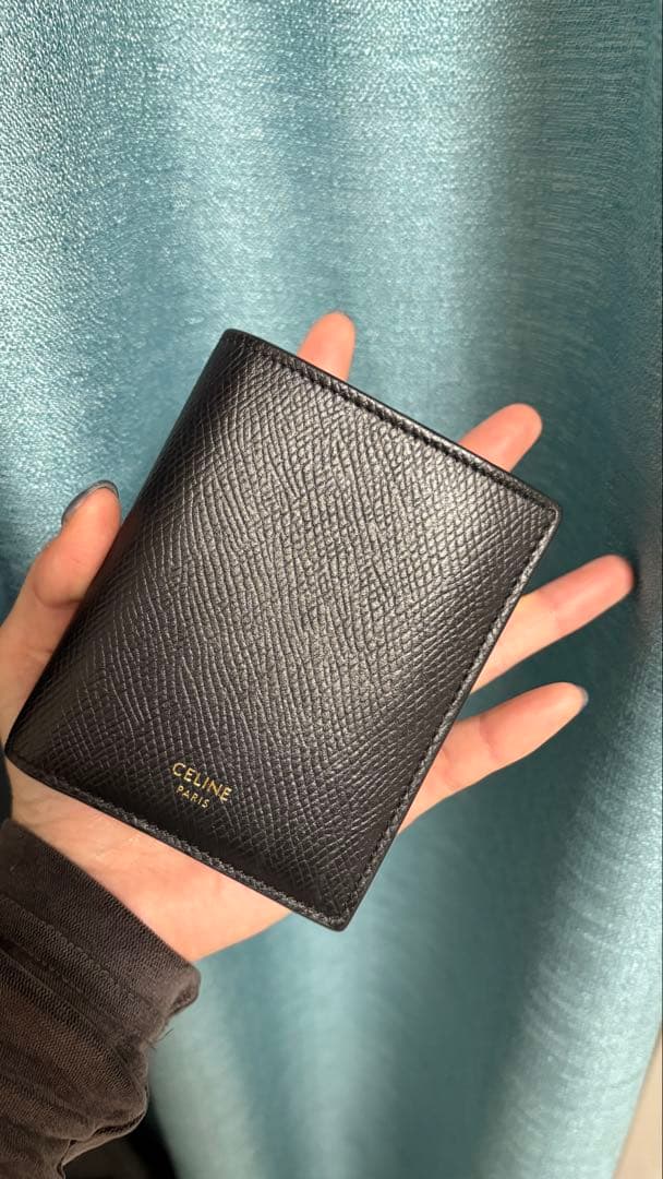 値下げしましたセリーヌCELINE 2つ折り黒ウォレット 二つ折り財布コンパクト