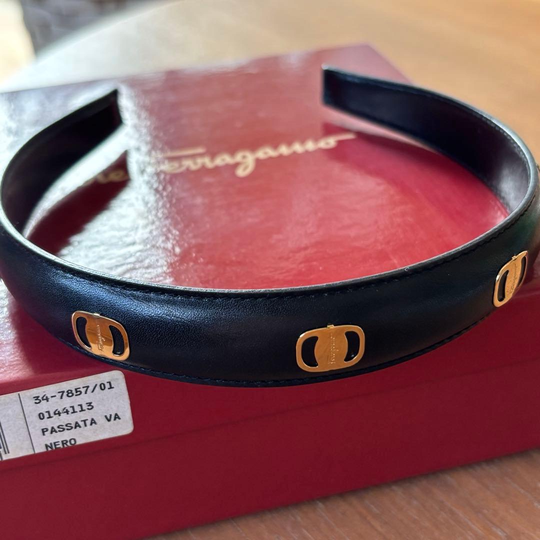 Salvatore Ferragamo パサータ VA ブラック ヘアバンド