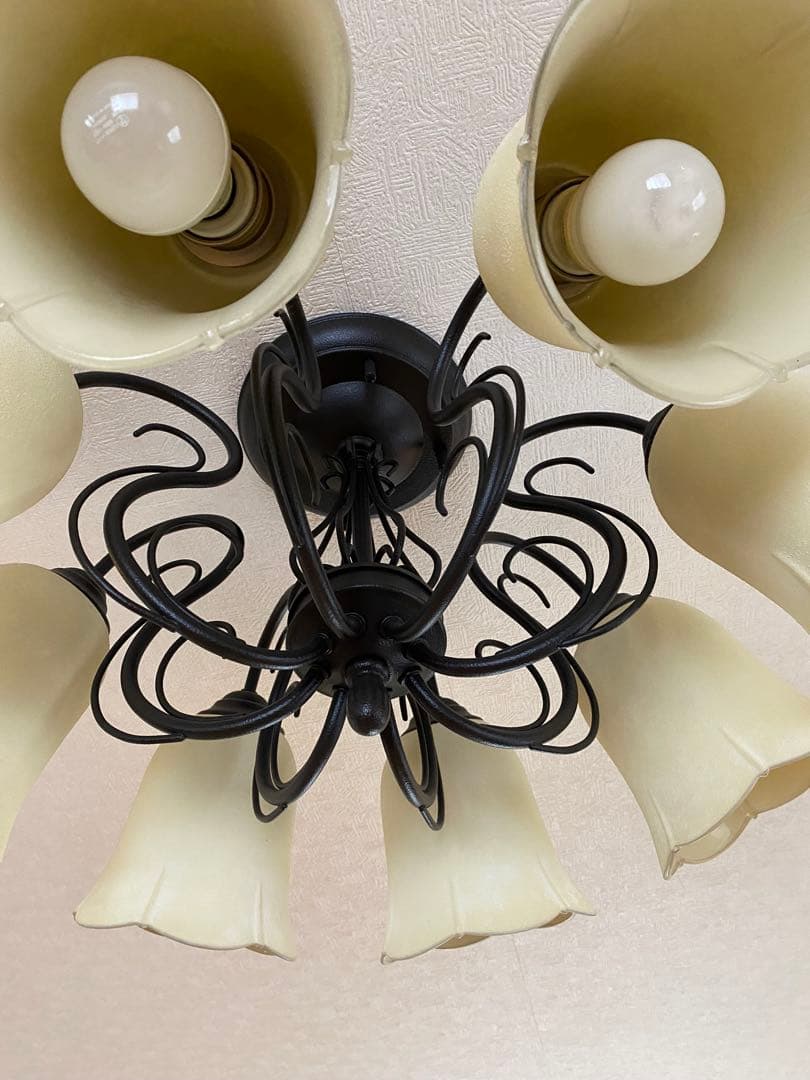 オーデリック8灯シャンデリア クリーム色 フラワー型