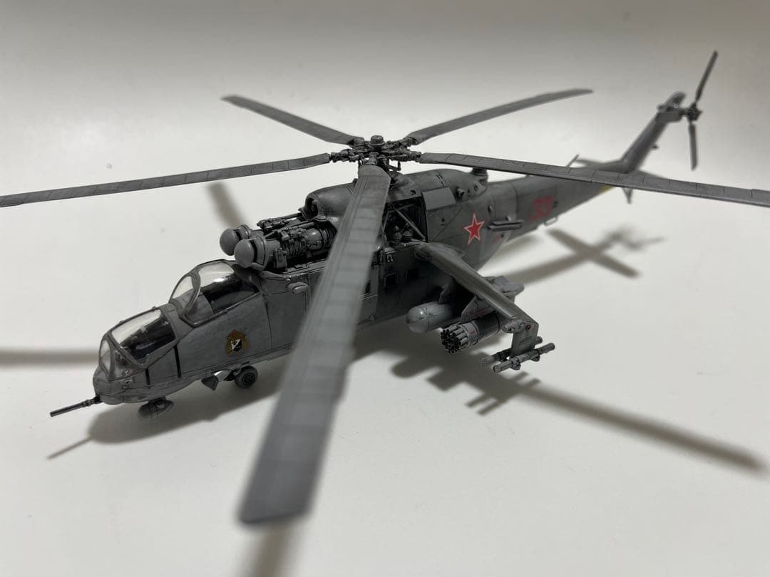 ズベズダ 1/72 ソ連軍 ミル Mi-24V/VP ハインドE 攻撃ヘリ