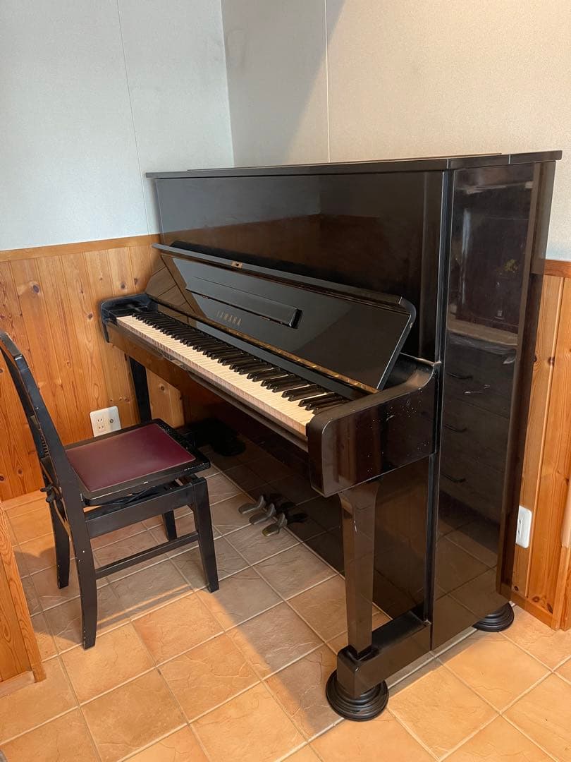 YAMAHA アップライトピアノ+トムソンピアノ椅子+インシュルーター