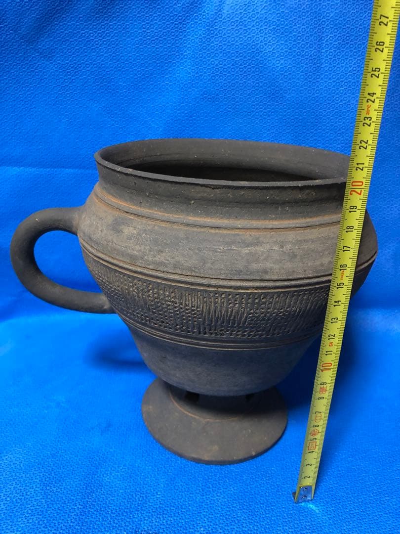 須恵器　土器線刻模様の陶器香炉？瓶？