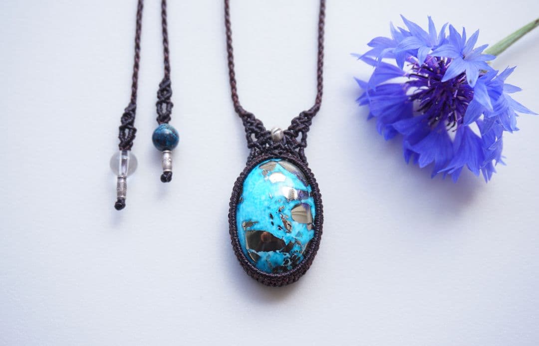 «special collection»大粒イラン産ターコイズマクラメネックレス