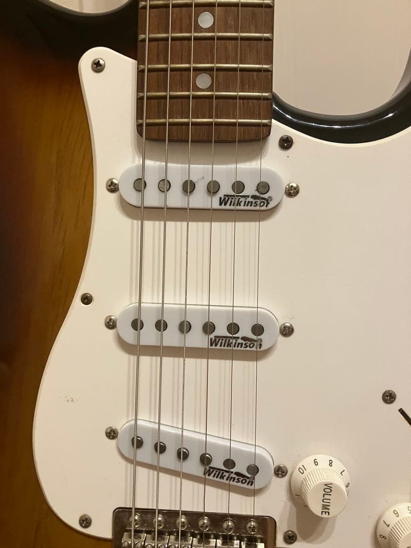 エレキギター　レジェンド　ストラトタイプ