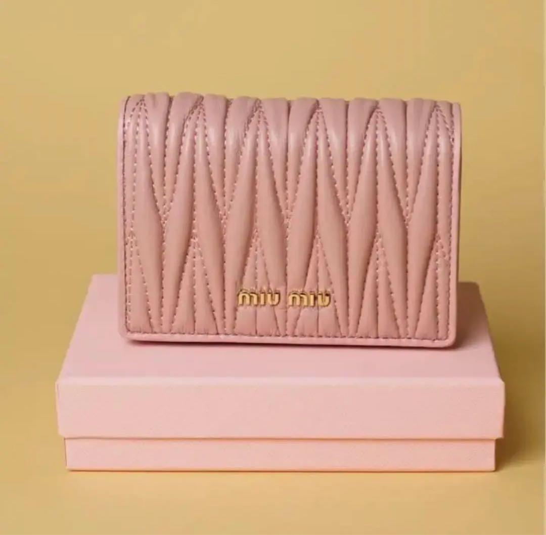 miumiu マテラッセレザー財布