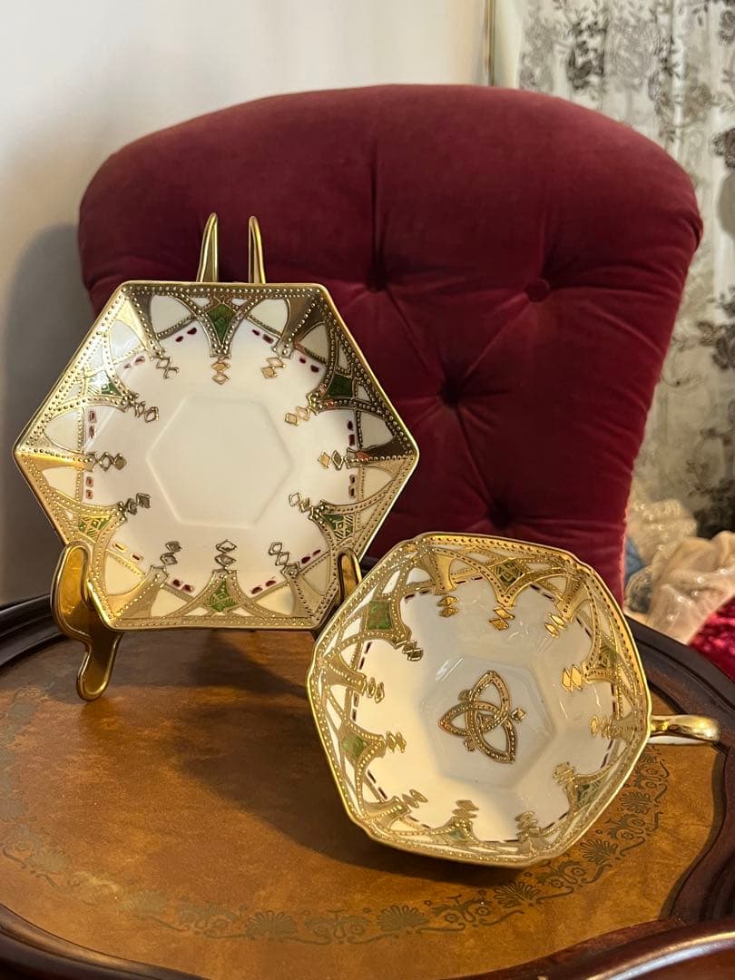 オールドノリタケ　メイプルリーフ印　六角形 金箔装飾 カップソーサー