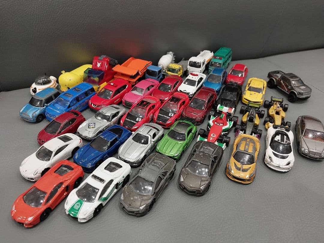 中古トミカ37台+ホットウィール1台　計38台セット