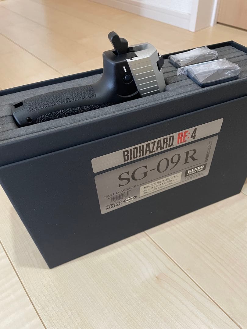 BIOHAZARD RE:4 sg-09r レオン　限定　東京マルイ