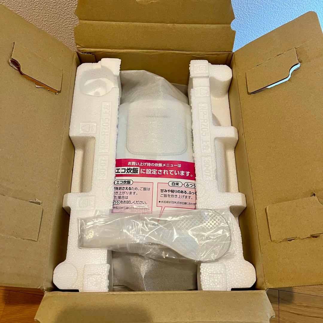 【新品未使用】象印　圧力IH 炊飯ジャー　NP-RM05-WA 炊飯器　3合炊き