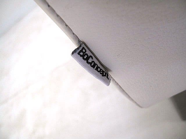 ボーコンセプト 「I.D.V 」 本革張りオットマン　本革スツール