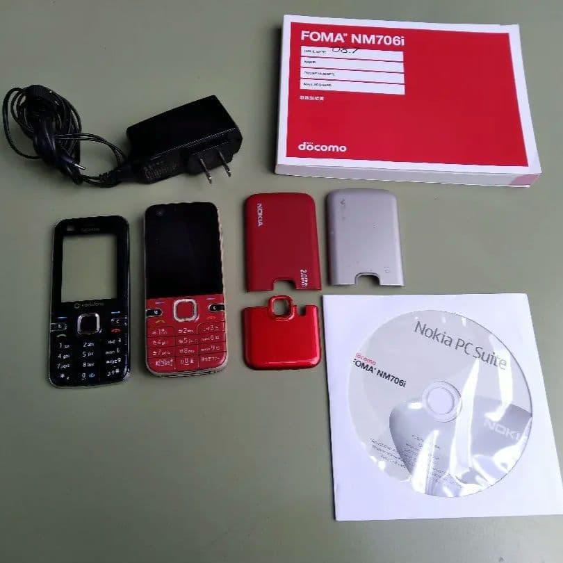 ＮＴＴドコモ ノキア NM706i 稼働品 本体 （充電器／取扱説明書／ＣＤ付）