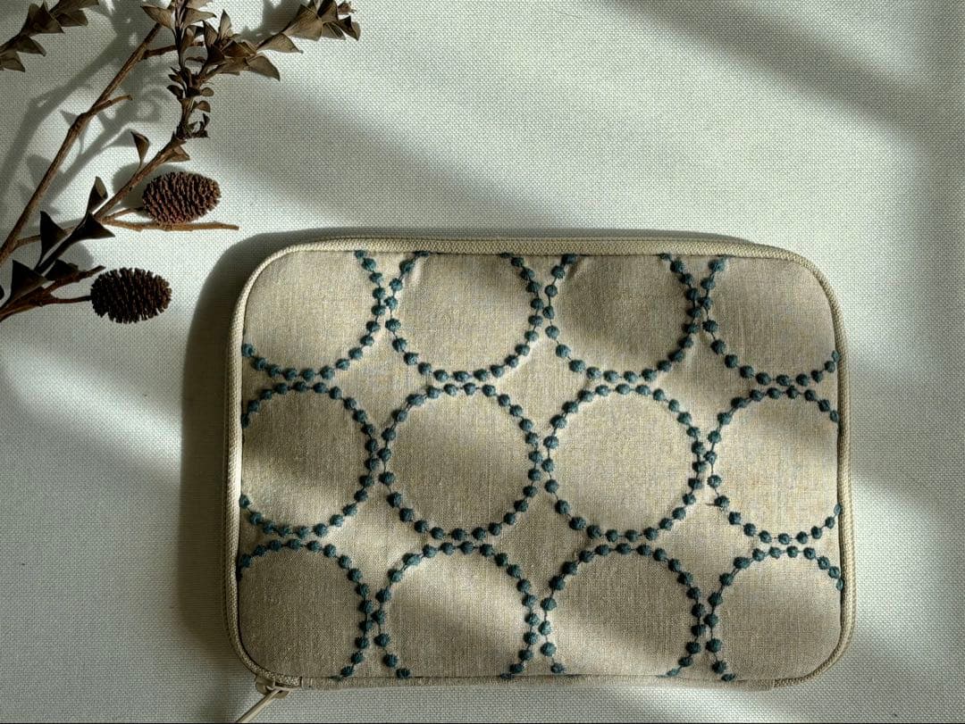 【マルチケース】ミナペルホネン タンバリン ベージュ〜母子手帳などの収納に