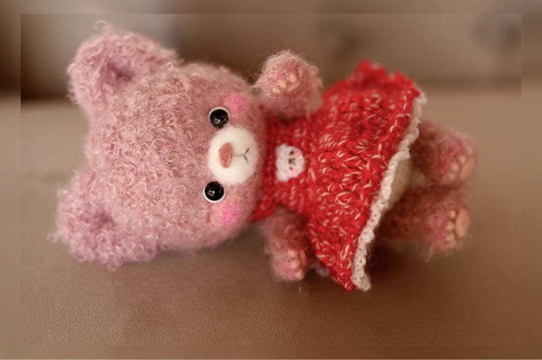 イルミネーション クリスマスツリーとアースカラーのクマちゃん