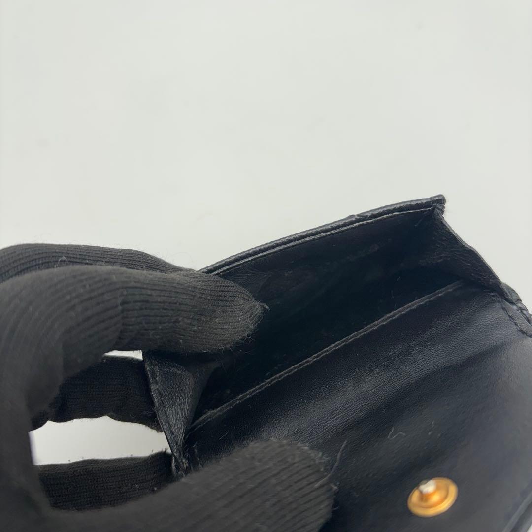 サンローラン　二つ折り　YSLロゴ　キルティング　レザー　ブラック