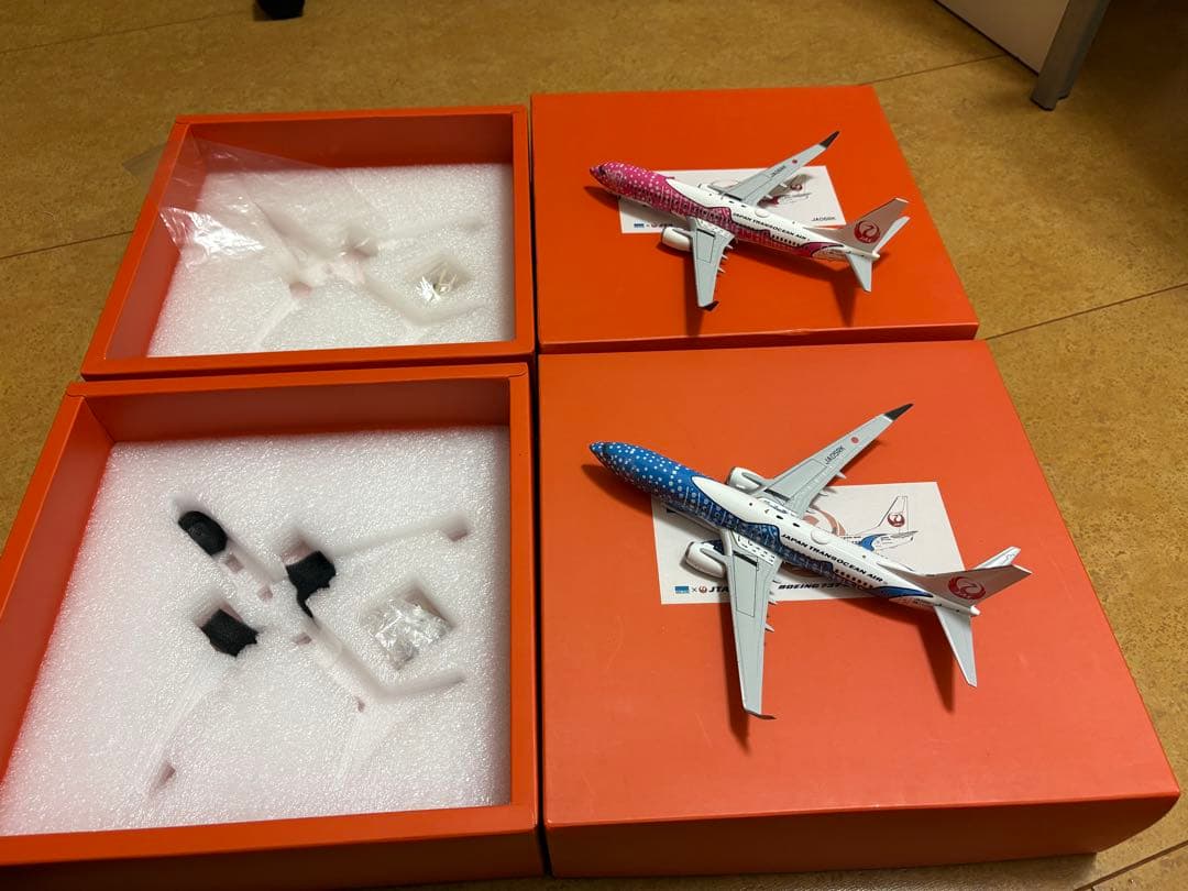 1/200 航空機モデル 2機セット 青・ピンク