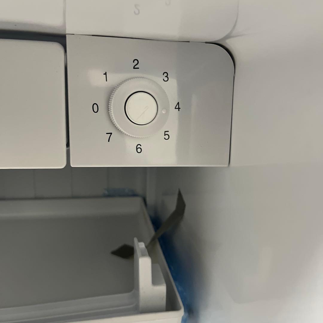 シルバー ミニ冷蔵庫 調整可能棚付き