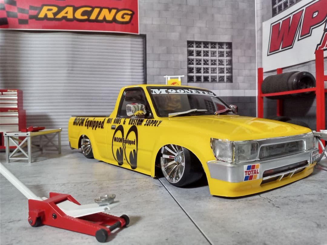 ストリートジャム製 トヨタ ハイラックス80 トラッキン ムーンアイズ仕様♪