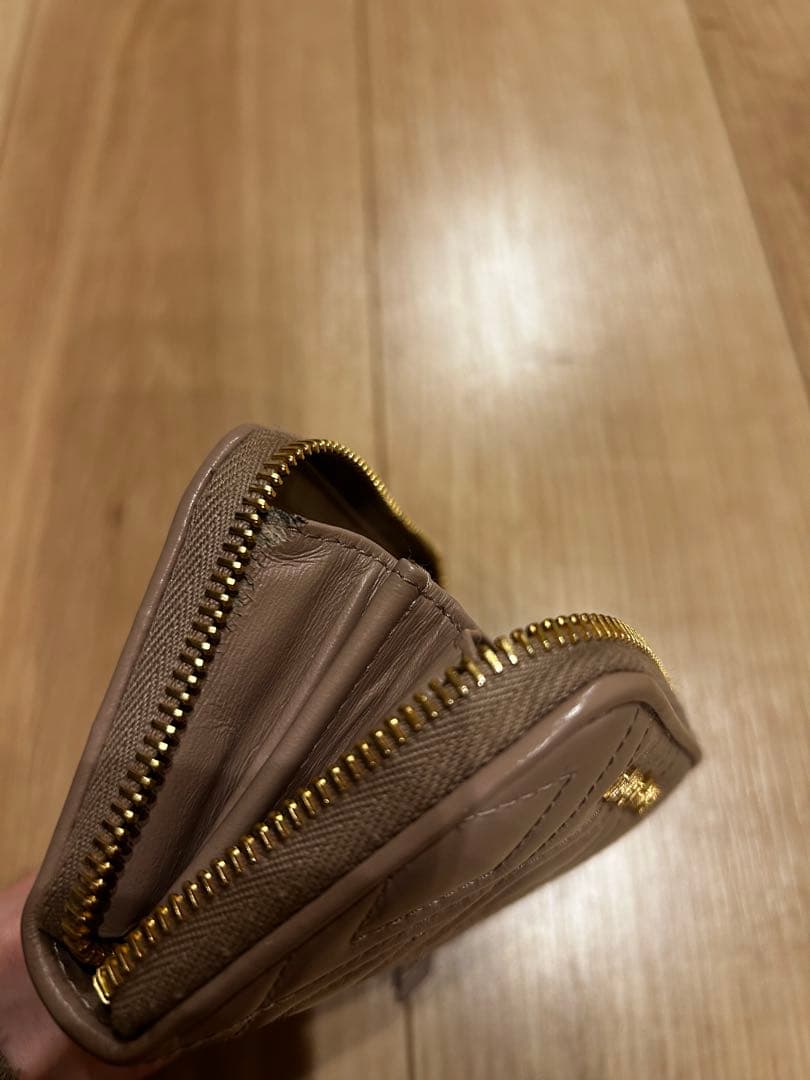 Miu Miu ピンクベージュ キルティング折り財布