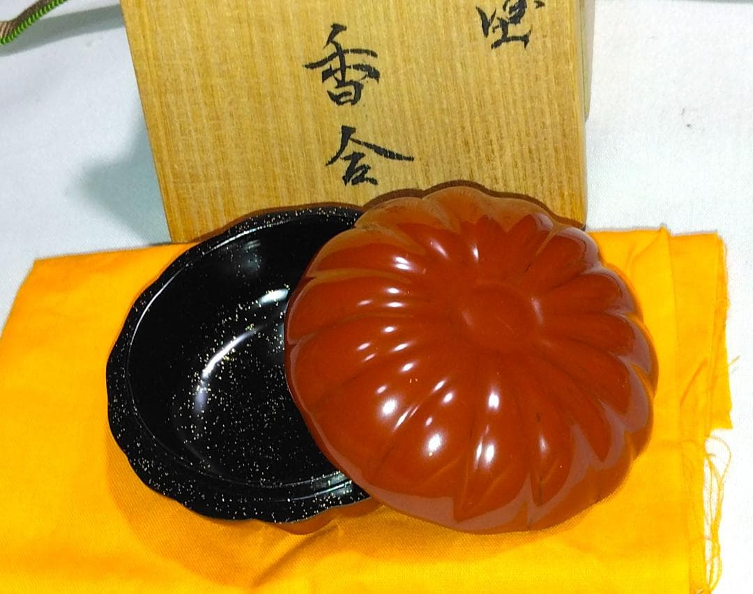 茶道具　輪島塗香合　菊割香合　塗師良春作　溜塗菊割香合　美品！！