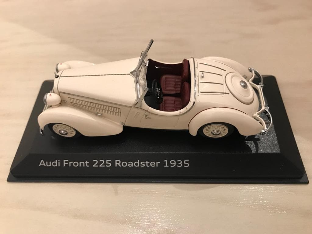 ミニカー Audi Front 225 Roadster 1935 Creme White