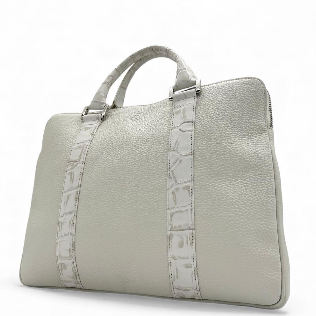 未使用級　バジョルゴ　ビジネスバッグ　クロコ型押し　レザー　ロゴ　白　A4可能