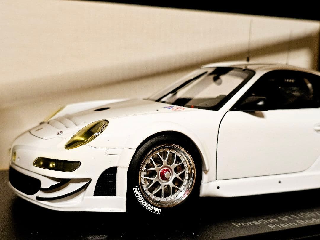 オートアート1/18ポルシェ911(997) GT3RSR 2010
