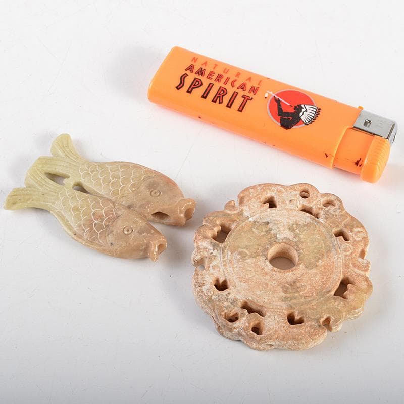 中国　玉石彫刻　双魚刻　神獣刻　根付　玉器　玉珮　2点　時代箱付　V　R7227