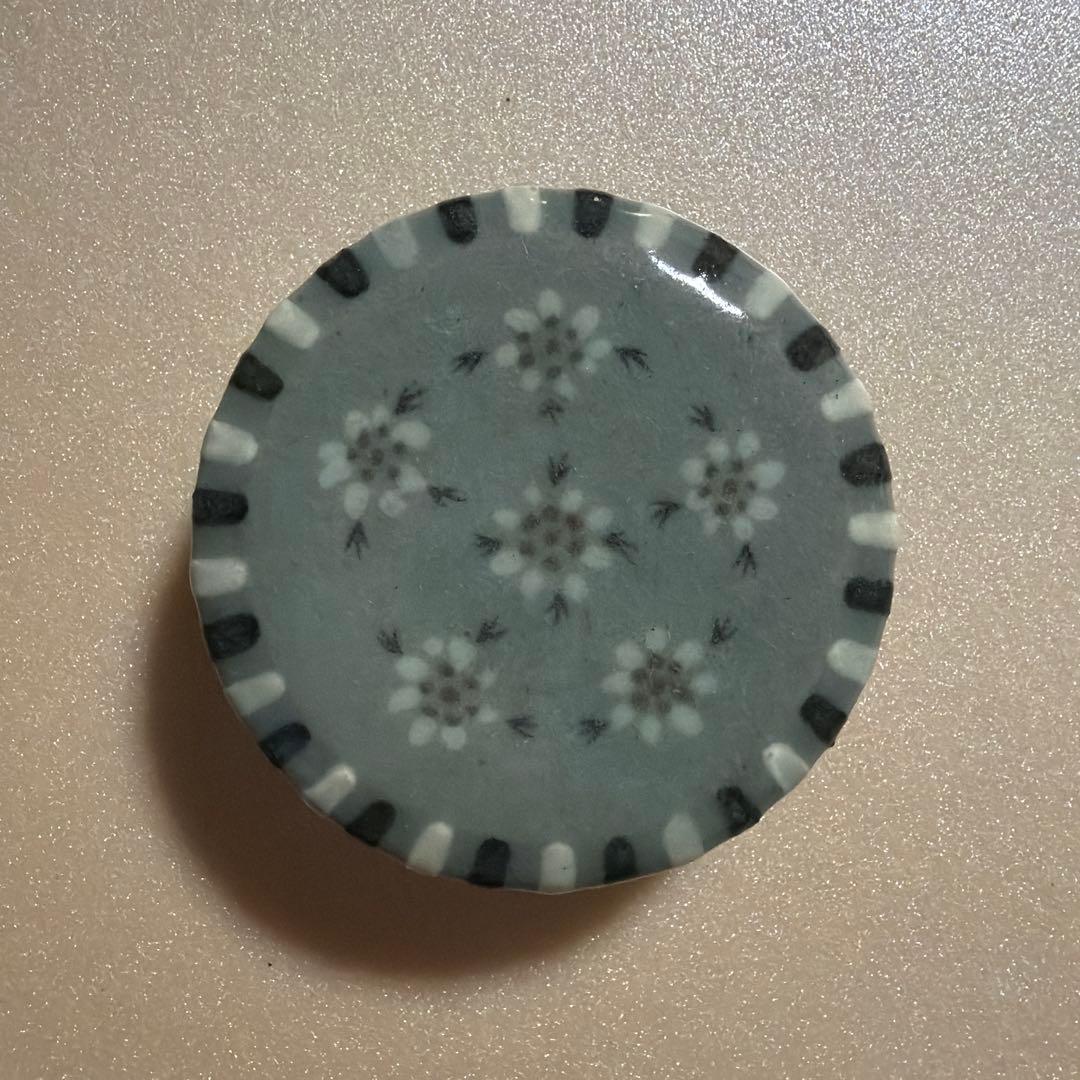 花柄灰色　小物入れ　韓国　高麗　陶器　焼き物　アンティーク