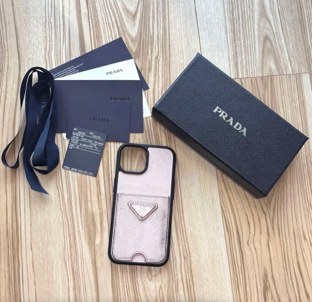 PRADA サフィアーノレザー iPhone15用ケース