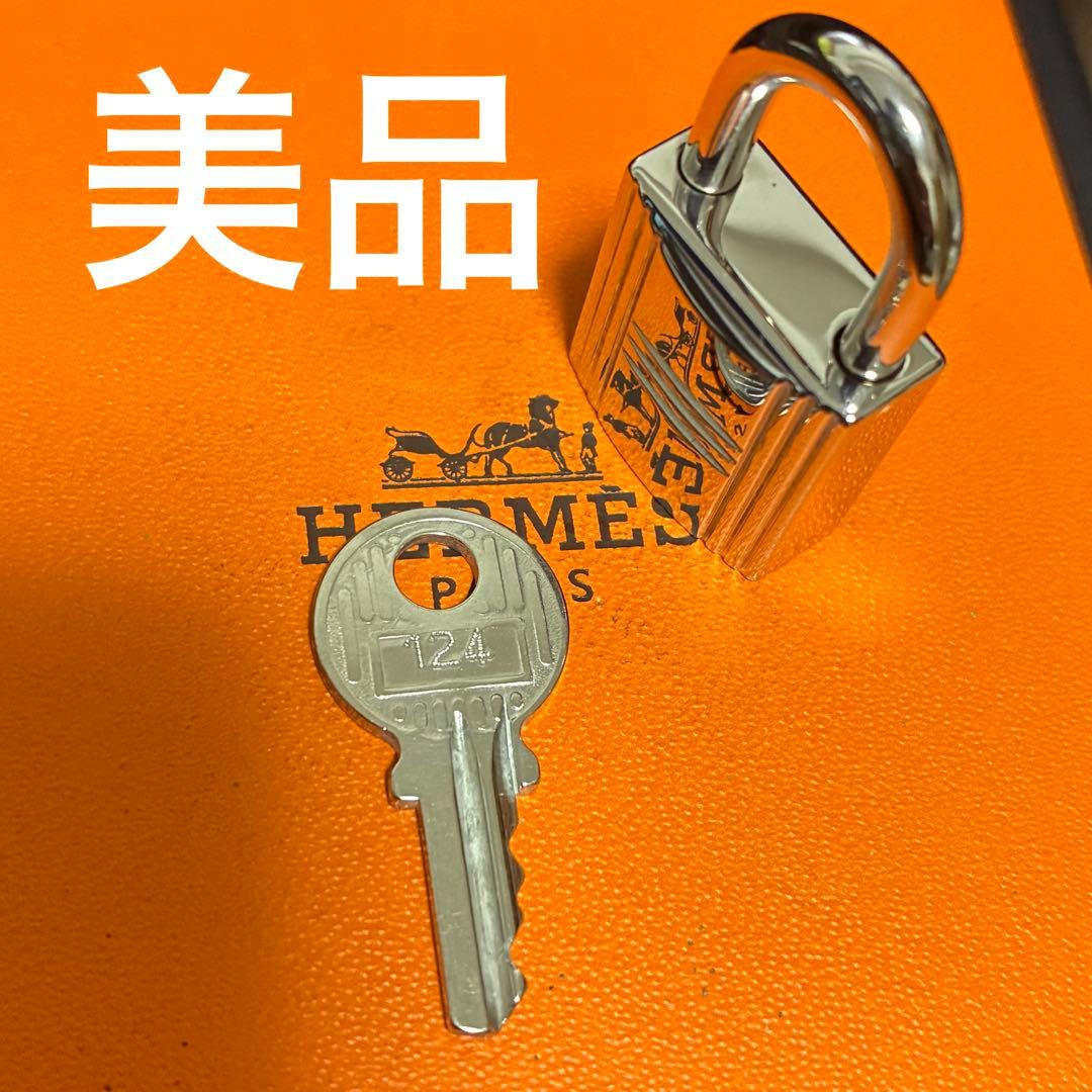エルメス シルバー　カデナ　南京錠　パドロック　鍵　キー　NO124