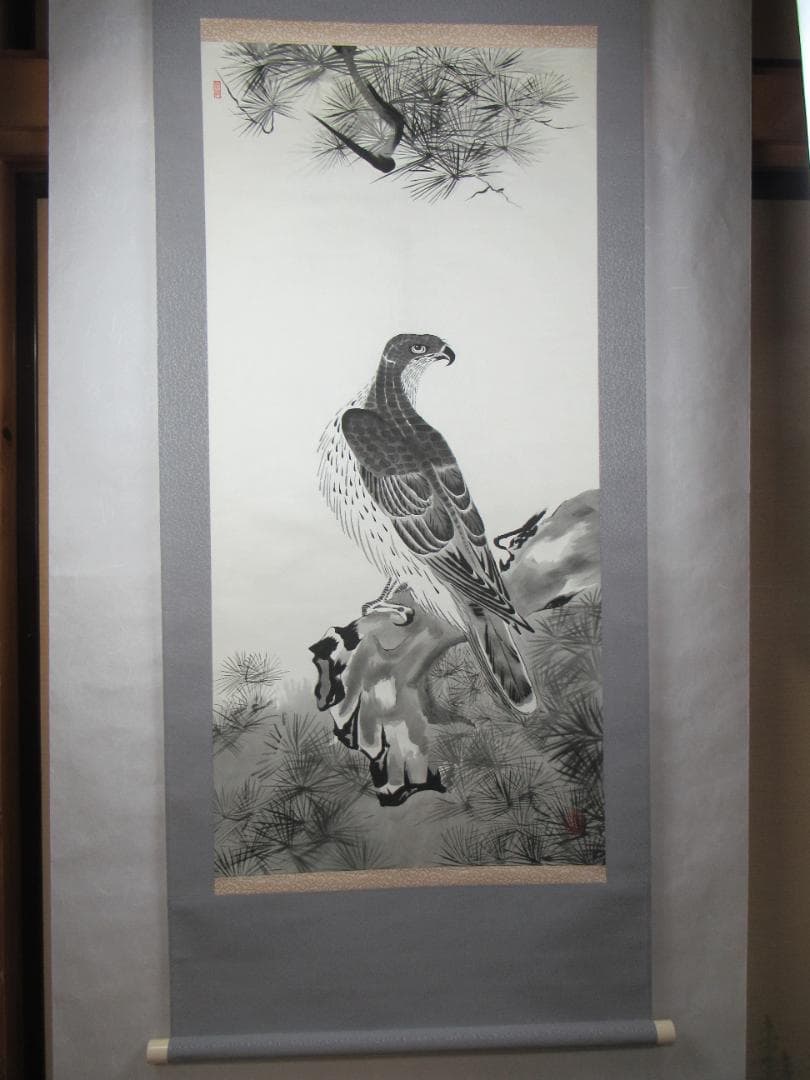 掛け軸　松に鷹　箱あり