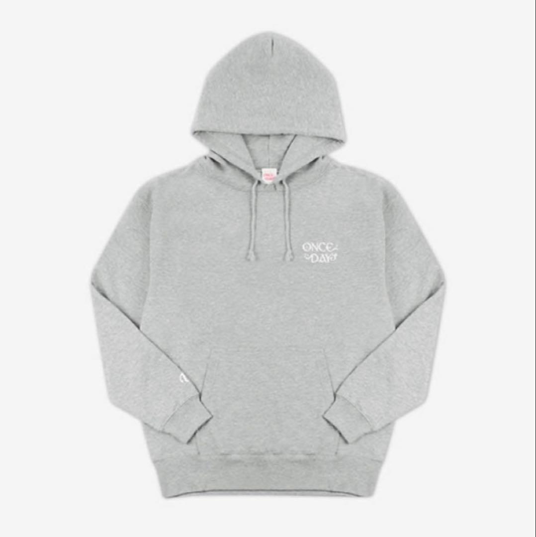 【美品】TWICE ONCE DAY 2022 フーディ　２