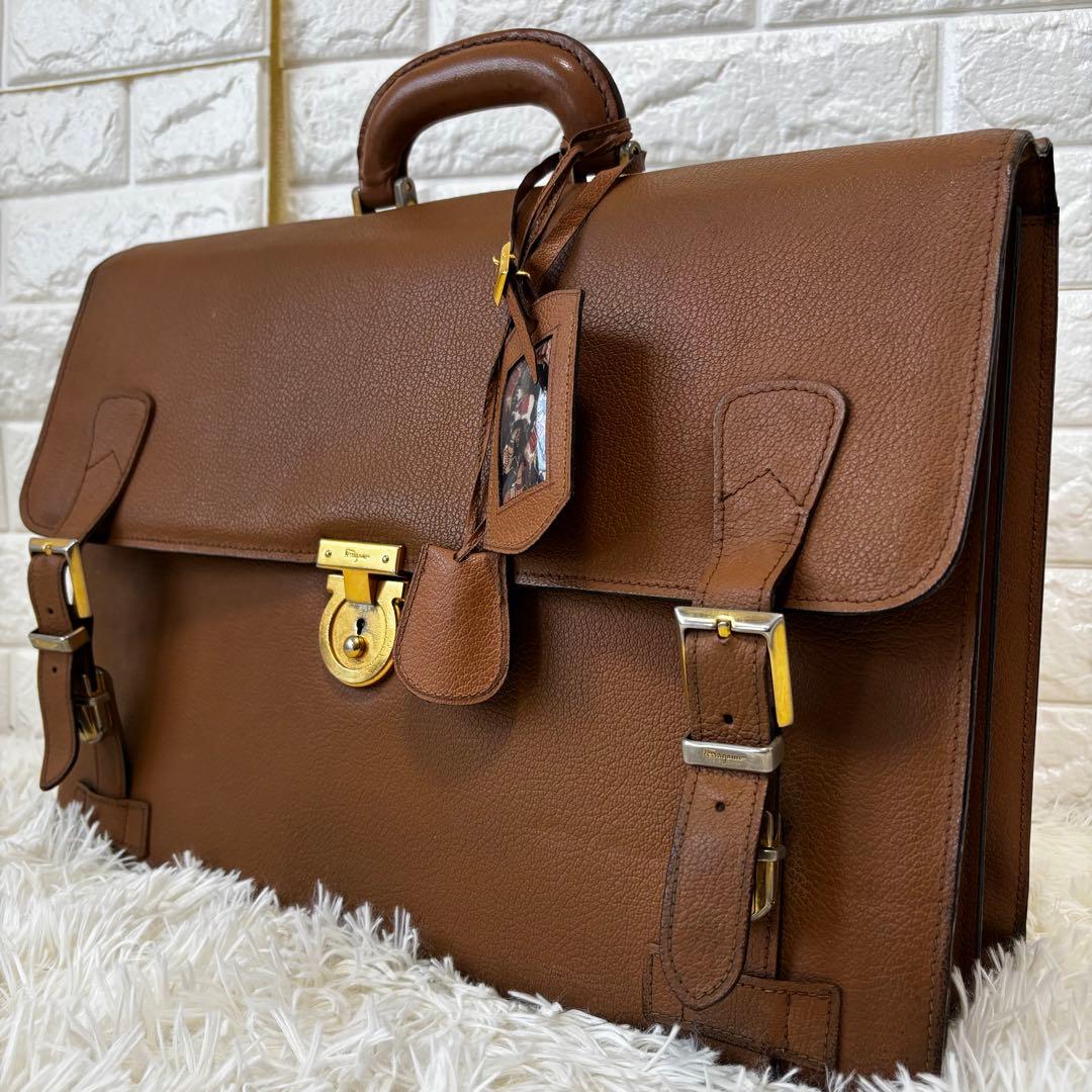 SalvatoreFerragamo ✨ブリーフケース　ガンチーニ　馬車柄　本革