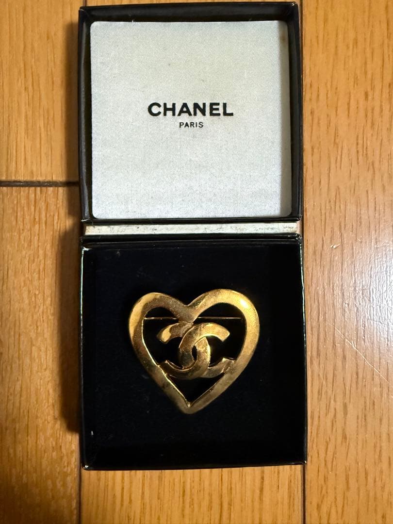 CHANEL ビンテージハート型ブローチ 金色