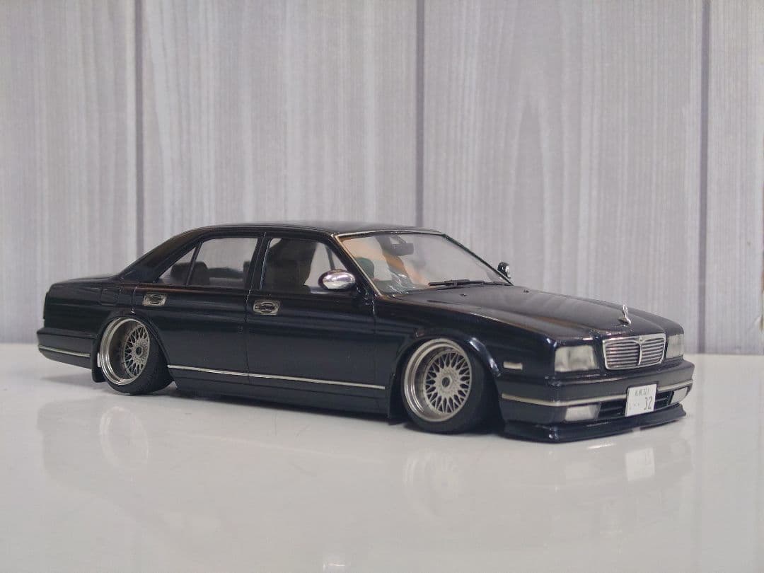 アオシマ Y32 シーマ CIMA 純ベタ仕様　プラモデル　1/24