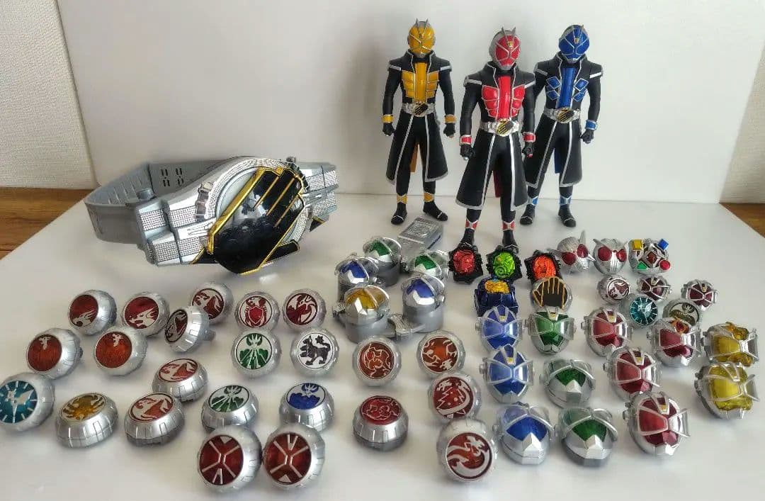 仮面ライダーウィザード　変身ベルト&リング&リングホルダー&フィギュア3体