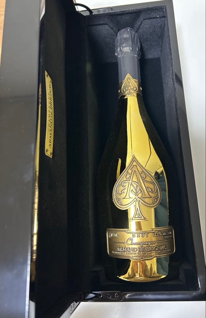 アルマンドゴールドシャンパン 専用ケースつき　未開封品1点