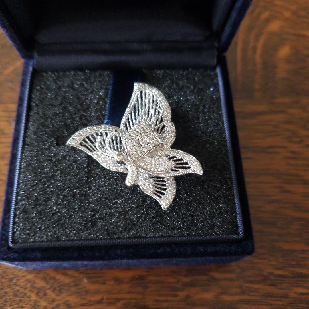 ジュエリーツツミ　蝶　ブローチ