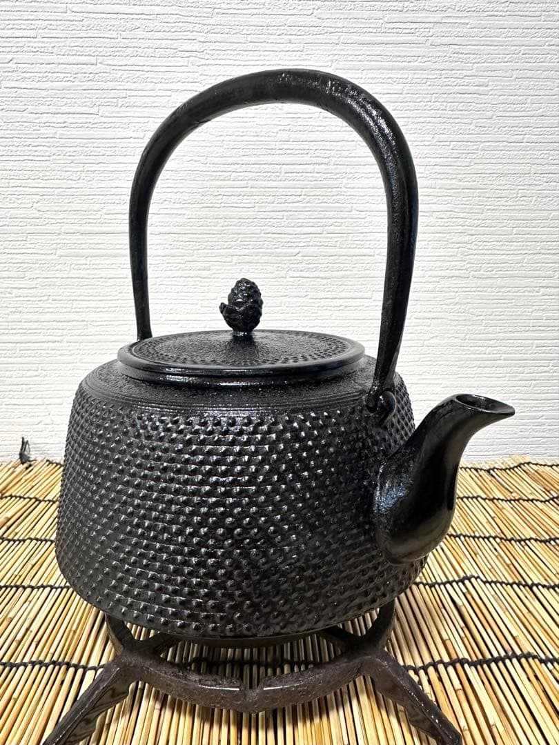 未使用品、供箱等付属品付　南部蓬榮堂造　１５型九重アラレ　南部鉄瓶　南部鉄器