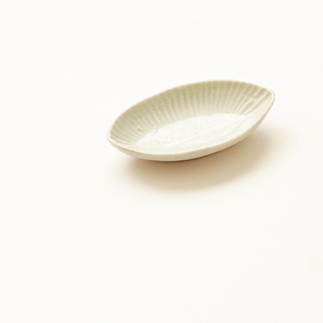 伊万里　古伊万里　白磁　菊花形　変形　豆皿　しのぎ　1680-1700年頃