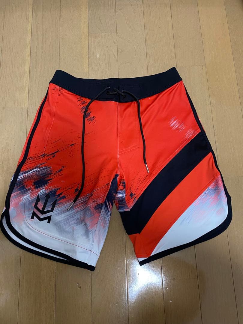 水着・ラッシュガード t.watanabe