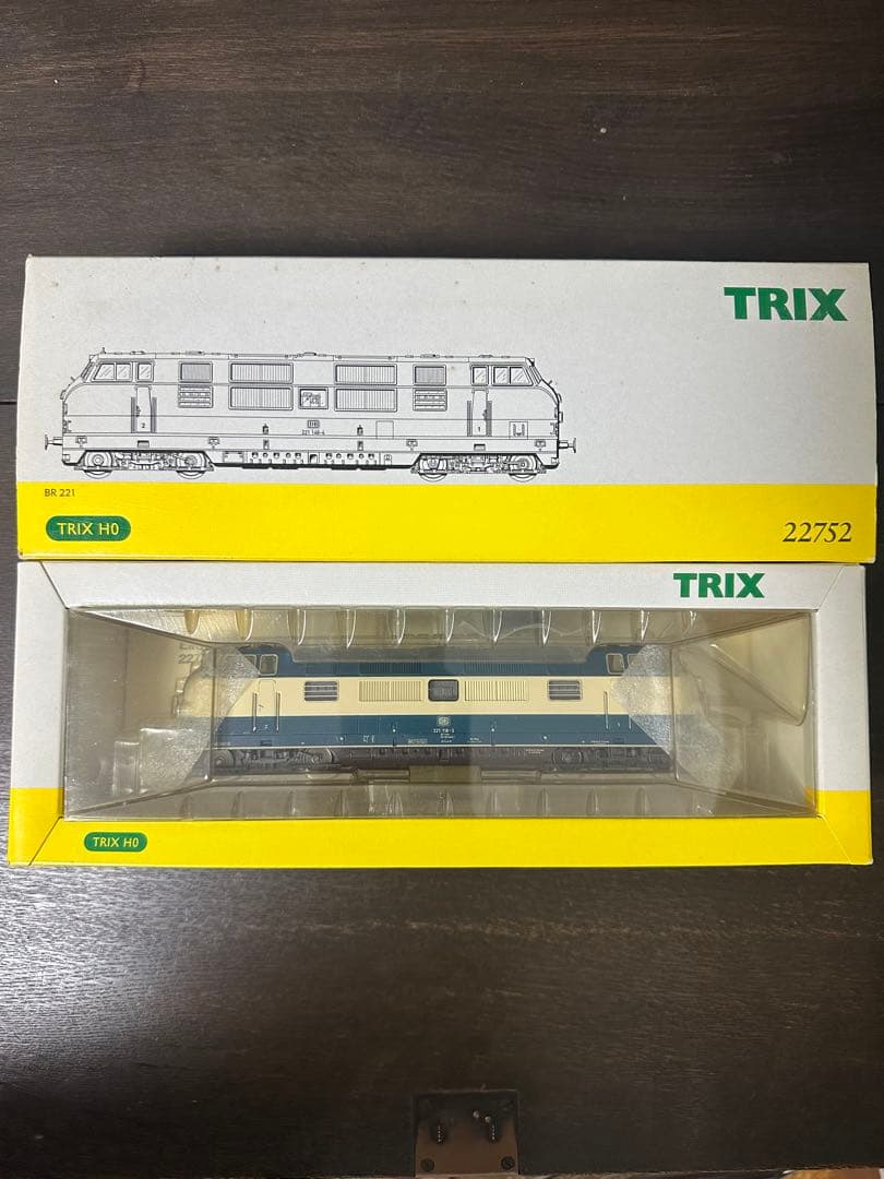 TRIX HOスケール BR221ディーゼル機関車 / DB 221 118-3