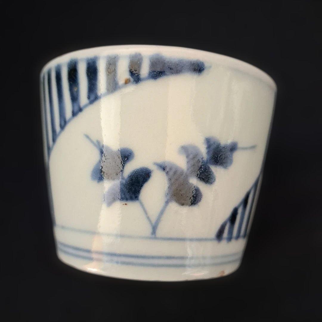 「すっきりデザイン 線と羊歯(しだ)」 古伊万里蕎麦猪口(直径7.5cm) 骨董