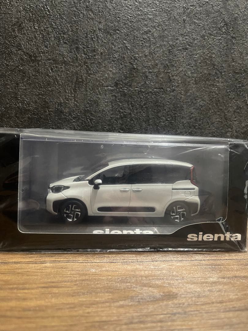 トヨタシエンタミニカー ホワイト クリスタルシャイン1/30